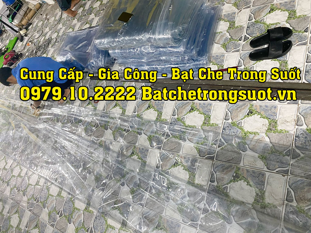 Bạt che mưa trong suốt